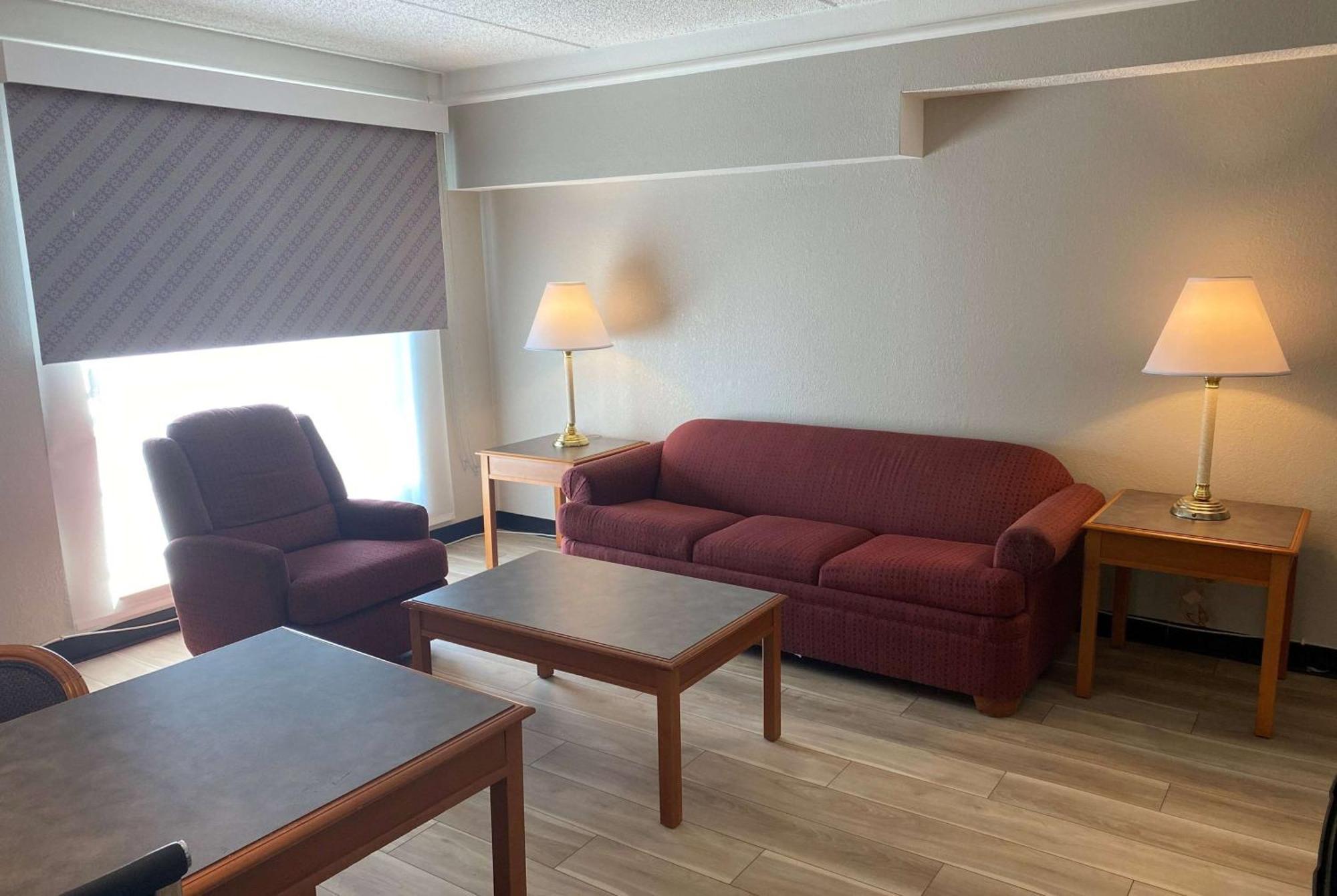 Days Inn & Suites By Wyndham Арлінґтон-Гайтс Екстер'єр фото