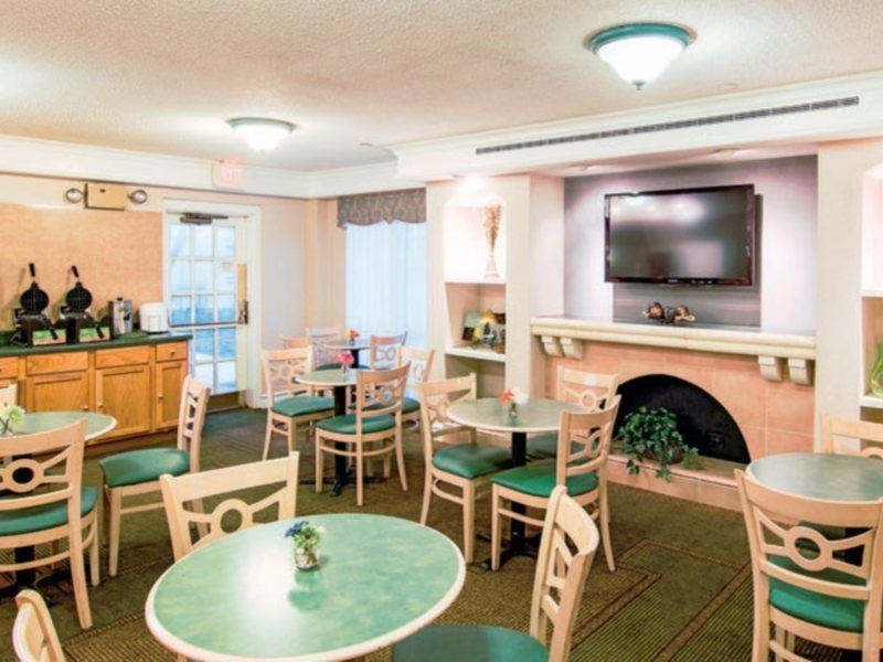 Days Inn & Suites By Wyndham Арлінґтон-Гайтс Екстер'єр фото
