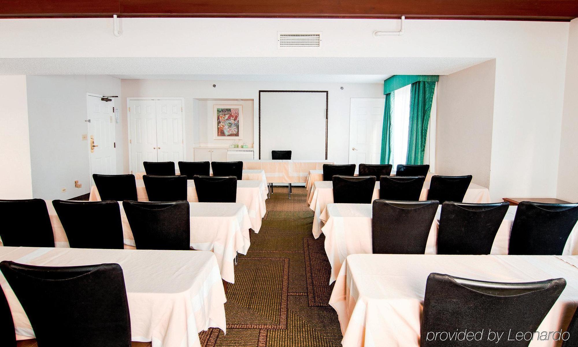 Days Inn & Suites By Wyndham Арлінґтон-Гайтс Екстер'єр фото
