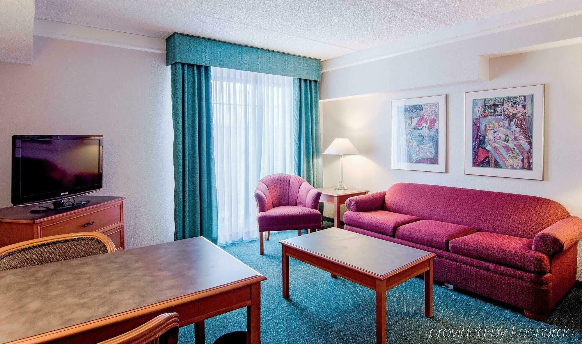 Days Inn & Suites By Wyndham Арлінґтон-Гайтс Екстер'єр фото